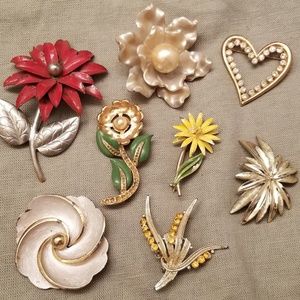 Vintage Brooches/Pins Asstd 8 Flowers/Heart